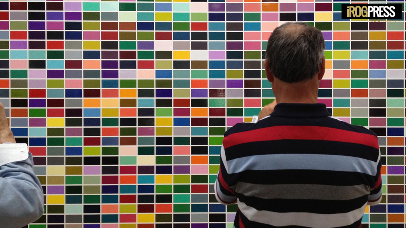 UN INTERNO DI DESIGN, BOLOGNESE – VIAGGIO SURREALE ATTRAVERSO UNO SPAZIO REINTERPRETATO