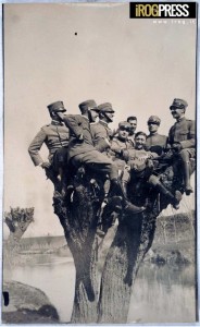 Archivio Silvio Piccolomini, Ufficiali in un momento di svago, Dintorni di Montagnana (Pd), marzo 1917