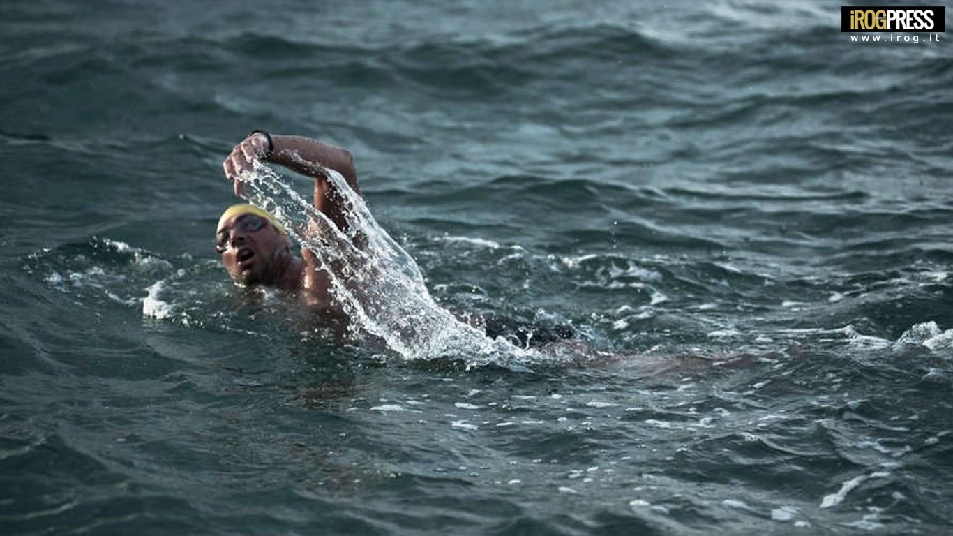 HOWARD JAMES HA ATTRAVERSATO LA MANICA DI NOTTE