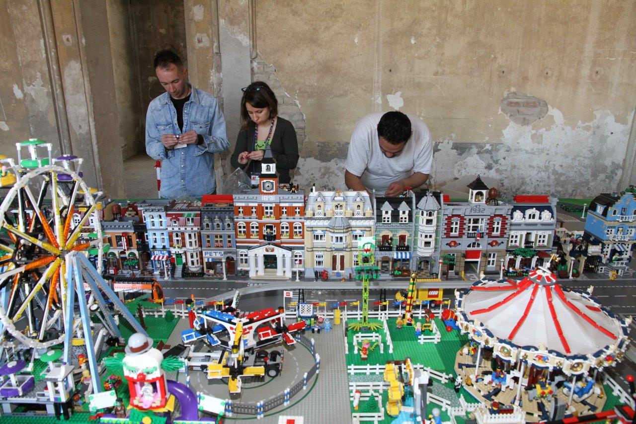 “CITTÀ DEI MATTONCINI”, 10 MILIONI DI PEZZI E 600 MQ ESPOSITIVI, CON LA CITY PIÙ GRANDE DEL MONDO DI 100 MQ