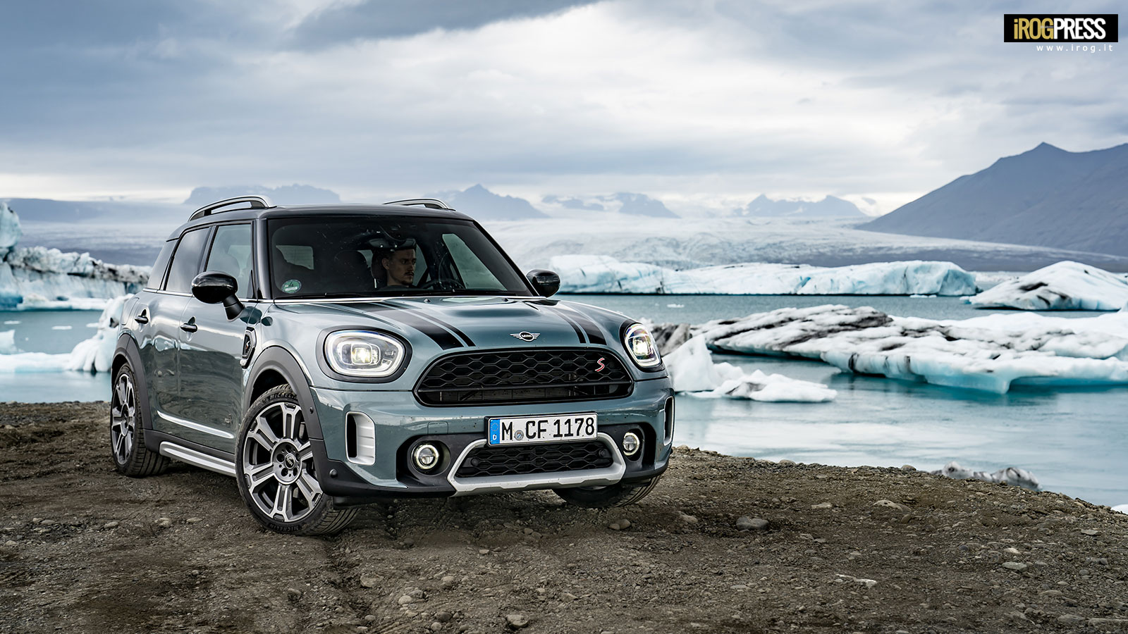 MINI COOPER S COUNTRYMAN ALL4, TRA GHIACCIAI E VULCANI ISLANDESI