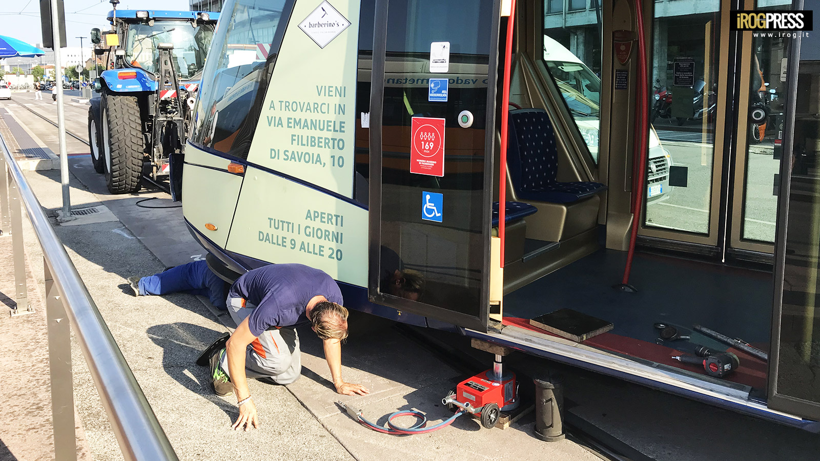 DERAGLIA IL TRAM DI PADOVA, I PADOVANI NON SEMBRANO APPREZZARLO MOLTO
