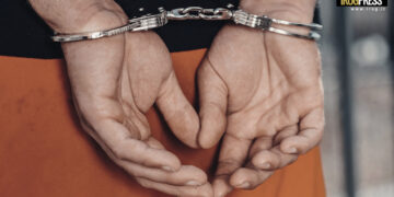 VIA GUIZZA, RUBANO UN NOTEBOOK AD UN PASSANTE