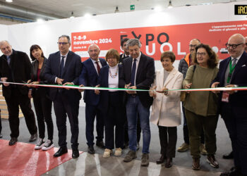 OLTRE 60 SCUOLE SUPERIORI PRESENTANO I LORO PROGETTI. A EXPOSCUOLA L’ESPERIMENTO DELLO SCRITTORE MASSIMO VITALI