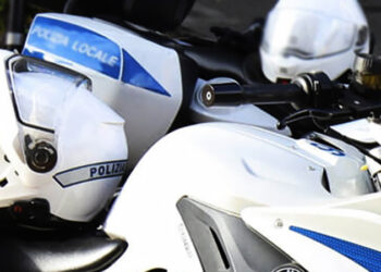 PADOVA, FERMATO DALLA POLIZIA LOCALE ESIBISCE PATENTE FALSA