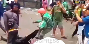 INDONESIA, TENTATA RAPINA FINISCE IN LINCIAGGIO: RESIDENTI FERMANO DUE LADRI ARMATI A SURABAYA