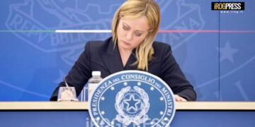 MIGRANTI, LA NAVE LIBRA CON 40 MIGRANTI A BORDO DIRETTA IN ALBANIA