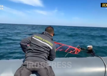 SALVATO TURISTA IN DIFFICOLTÀ CON IL WINDSURF