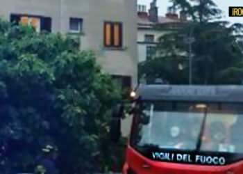 INCENDIO A TRIESTE IN UN APPARTAMENTO AL TERZO PIANO