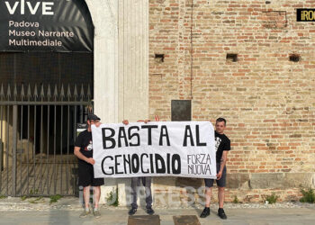 FORZA NUOVA IN PIAZZA A PADOVA: “BASTA GENOCIDIO” – BLITZ DAVANTI AL MURA VIVE CONTRO LE STRAGI A GAZA