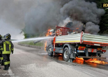 INCENDIO DI UN CAMION AD AVIANO