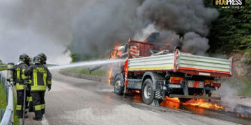 INCENDIO DI UN CAMION AD AVIANO