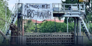 LA POLIZIA INDIVIDUA A PADOVA, IN CENTRO CITTÀ, SECONDO STRISCIONE, ORA CONTRO 41bis. INDAGA LA DIGOS
