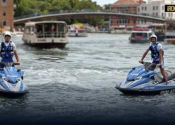 EROI IN DIVISA , A CHIOGGIA DUE AGENTI SALVANO UN UOMO DAL MARE