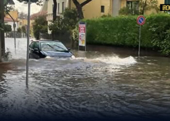 PADOVA AFFOGA, LA RIVOLTA DEI CONSIGLIERI: CITTÀ AL COLLASSO TRA STRADE ALLAGATE, TOMBINI ESPLOSI E QUARTIERI INAGIBILI