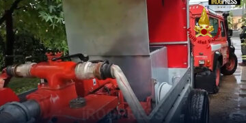 MALTEMPO, PADOVA E VENEZIA IN GINOCCHIO: VIGILI DEL FUOCO IN AZIONE PER SALVARE FAMIGLIE E AUTOMOBILISTI