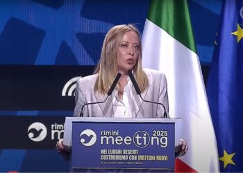 MELONI AL MEETING DI RIMINI: «COSTRUIRE CON MATTONI NUOVI IL FUTURO DELL’ITALIA»