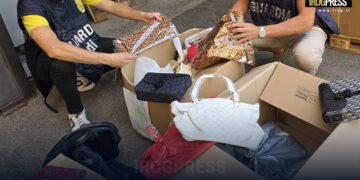 FIRENZE, MAXI SEQUESTRO DI OLTRE 5.000 ARTICOLI CONTRAFFATTI: OPERAZIONE DELLA GUARDIA DI FINANZA